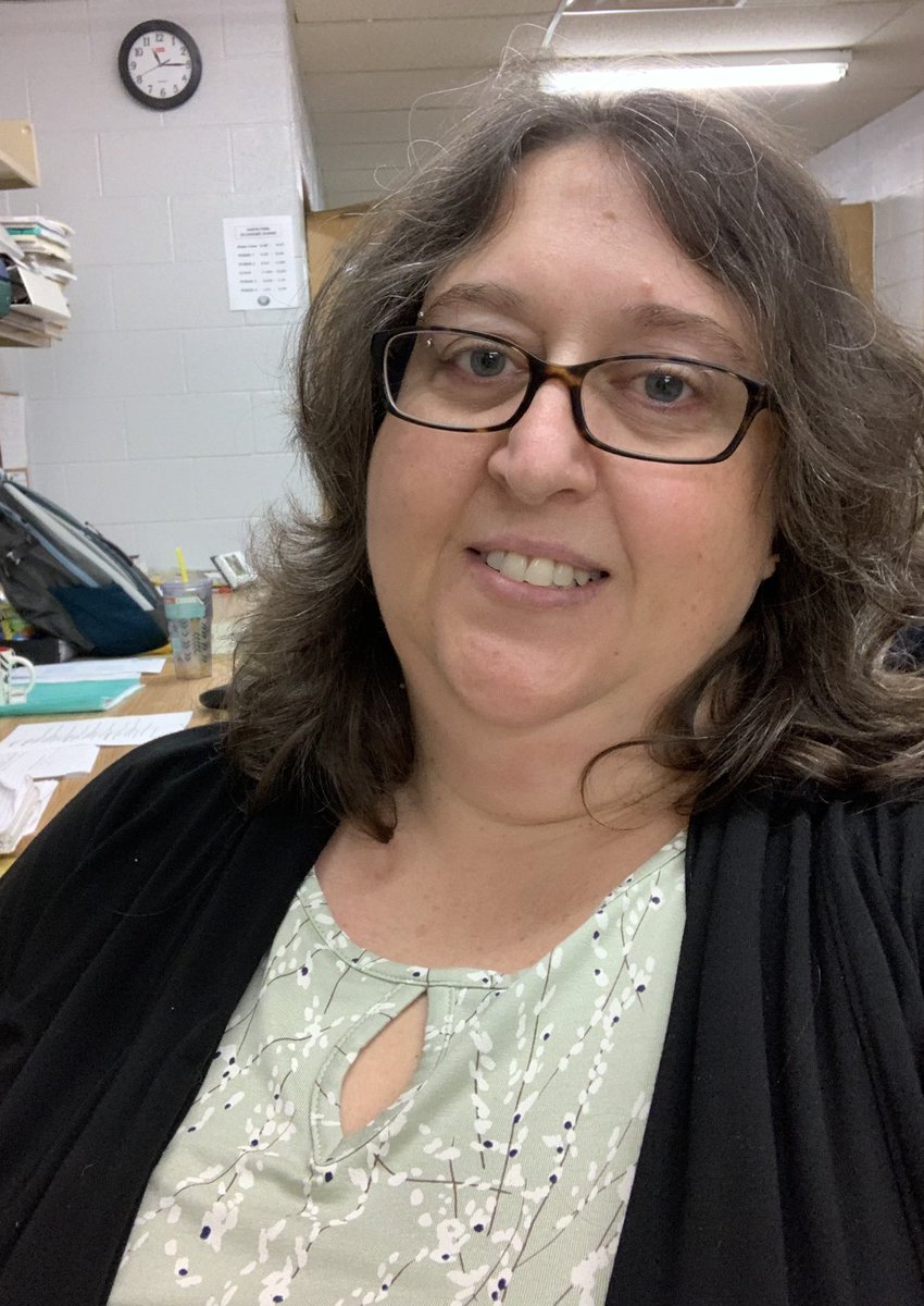 PLethbridge76's tweet image. Really showing my love for the LGBTQ family @GLOWnpss @NorthParkSSca because I really don’t like green! 🤣 #lovewinsoverhate