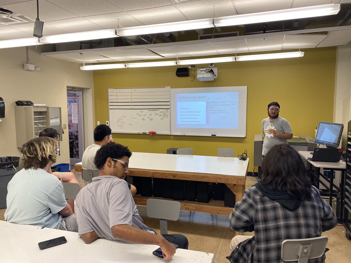 L_Graham_MET's tweet photo. As the end of the year approaches, so does our TED Talk final! With people practicing as much as they can, I’m sure that the TED Talks at our student showcase on April 26th are going to be great. #PeoriaMET #PeoriaMETTech https://t.co/NVZPvBRdaO