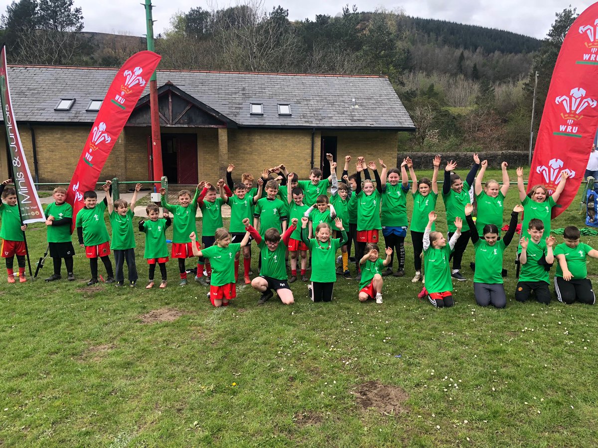 stefanandrews14's tweet photo. And that’s a wrap for this week…

Massive thanks to @NantymoelR for the hospitality today for the Easter camp the children had a fantastic time👌

Great work by the staff all week, recharge the batteries now before we kick it all off again on Tuesday.🔥🔥

#WRUFitFedFun https://t.co/dsmxkU2Bgx