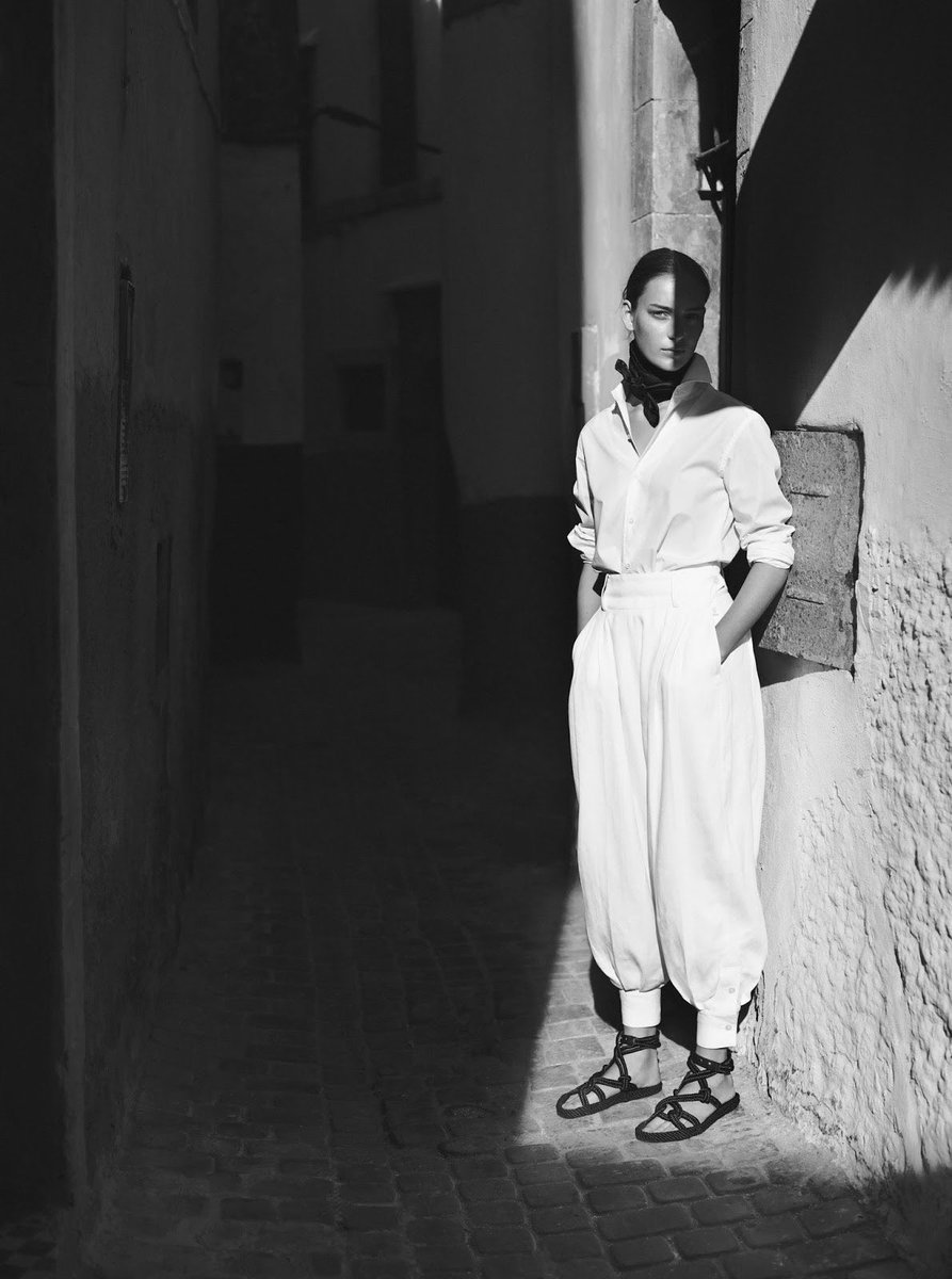 worlds_moda's tweet photo. #april22WM (1/3)

#VOGUENL,
June 2016.
By #AnnemariekevanDrimmelen

⬇️More in the next post⬇️
#JuliaBergshoeff https://t.co/trD8IbrVM5