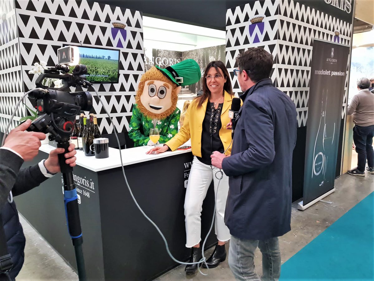 TenutaDiAngoris's tweet photo. Una grande festa doveva essere ed una grande festa è stata quest'edizione del @vinitalyofficial 2022!
Dopo 2 anni di stop forzato, siamo tornati anche noi a gioire e soprattutto a condividere i frutti di quello che per noi è il lavoro più bello del mondo! 
#vinitaly #vinitaly2022 https://t.co/1zbok2g8SN