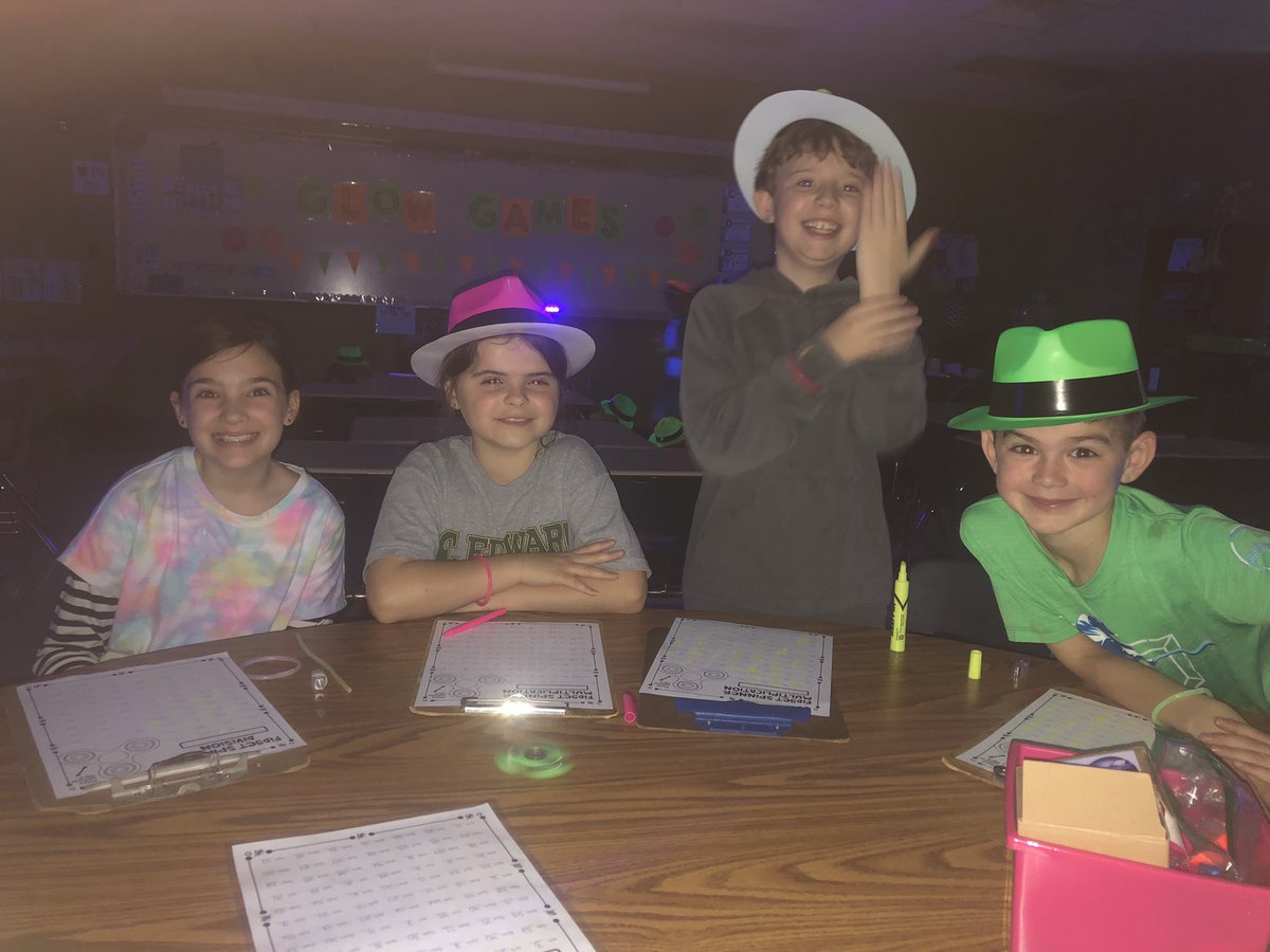 missgallagher03's tweet photo. Glow Games are underway!!!  Kids are working hard on math and reading skills all while collaborating and having fun!! #gillesgreats #fpcs https://t.co/aAwCDxdl6i