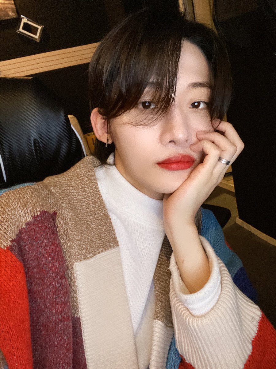 ooo_nthpOem's tweet photo. 필승카디건 ,, ❤️🧡🤎💙 https://t.co/qNYHvZjwjL