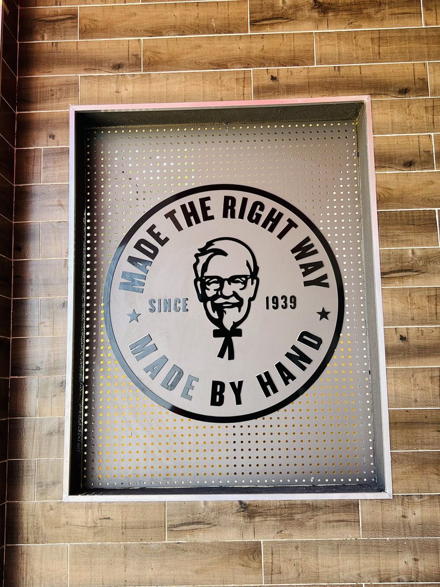 PixelsArtsMedia's tweet photo. Graphics Works by Pixels Team
Client: Araak QSR
Project: KFC &amp; Pizza Hut - Airport Street https://t.co/WxQ3seoKjd