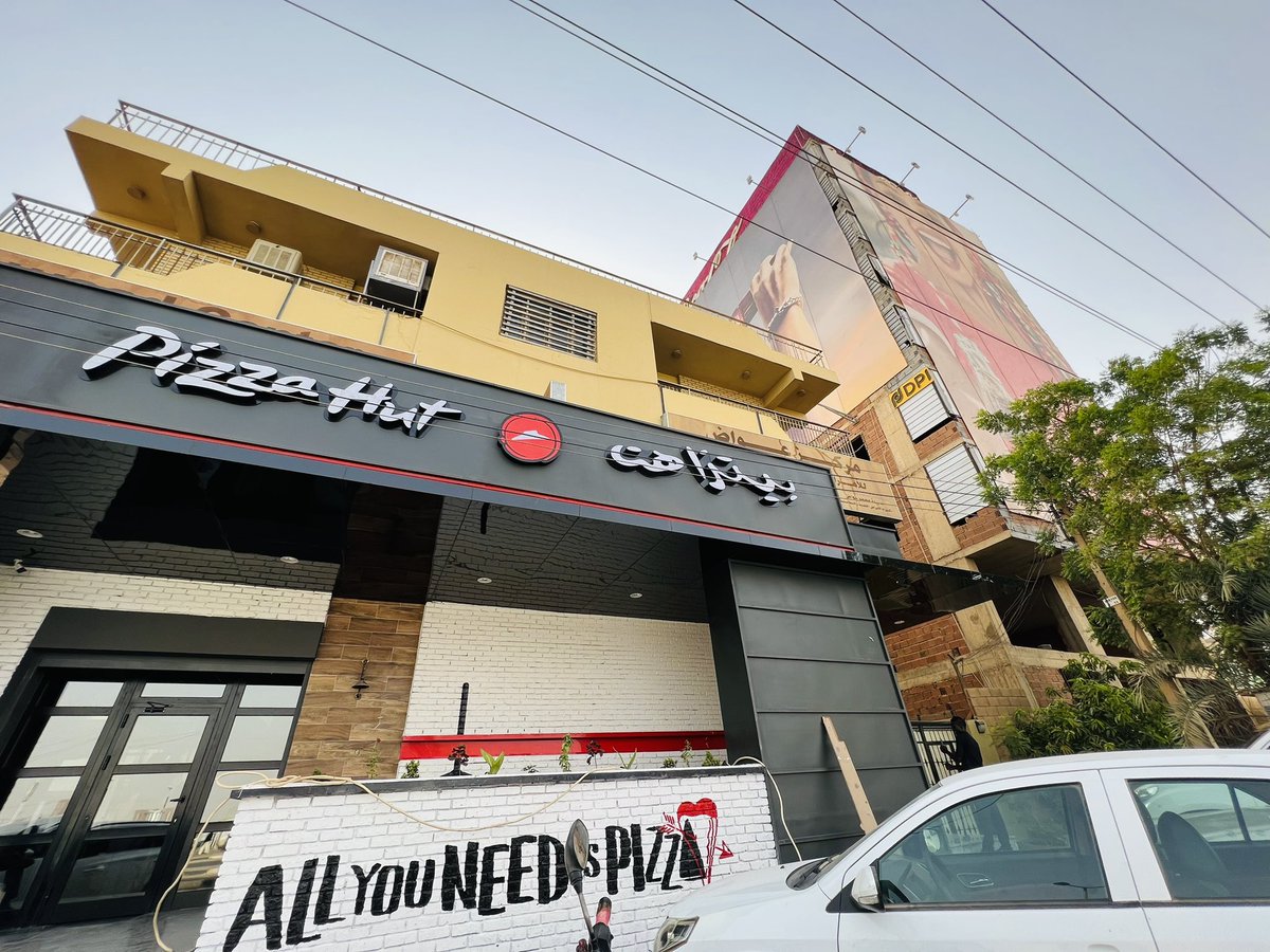 PixelsArtsMedia's tweet photo. Graphics Works by Pixels Team
Client: Araak QSR
Project: KFC &amp; Pizza Hut - Airport Street https://t.co/WxQ3seoKjd