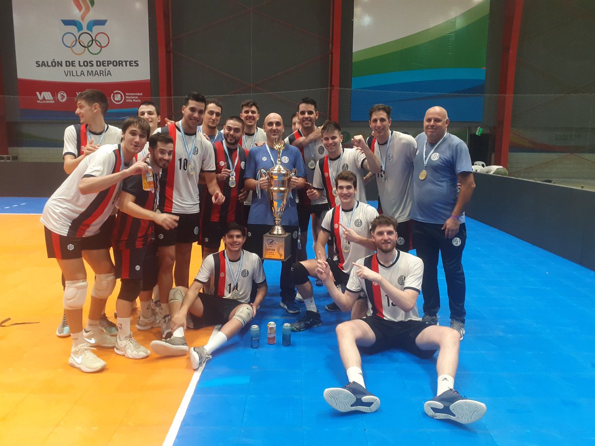 leofrossasco's tweet photo. Ayer no se dio por detalles, pero este equipo no para de ganar y necesita de nuestra ayuda. Conseguir sponsors para poder jugar la @VoleyACLAV a la cual ascendió. Favor de compartir el twit con quienes más puedas o contactarse con @CASLAMatadores 💙❤💙❤💙🏐 @SanLorenzo https://t.co/Spe0sQFOoS