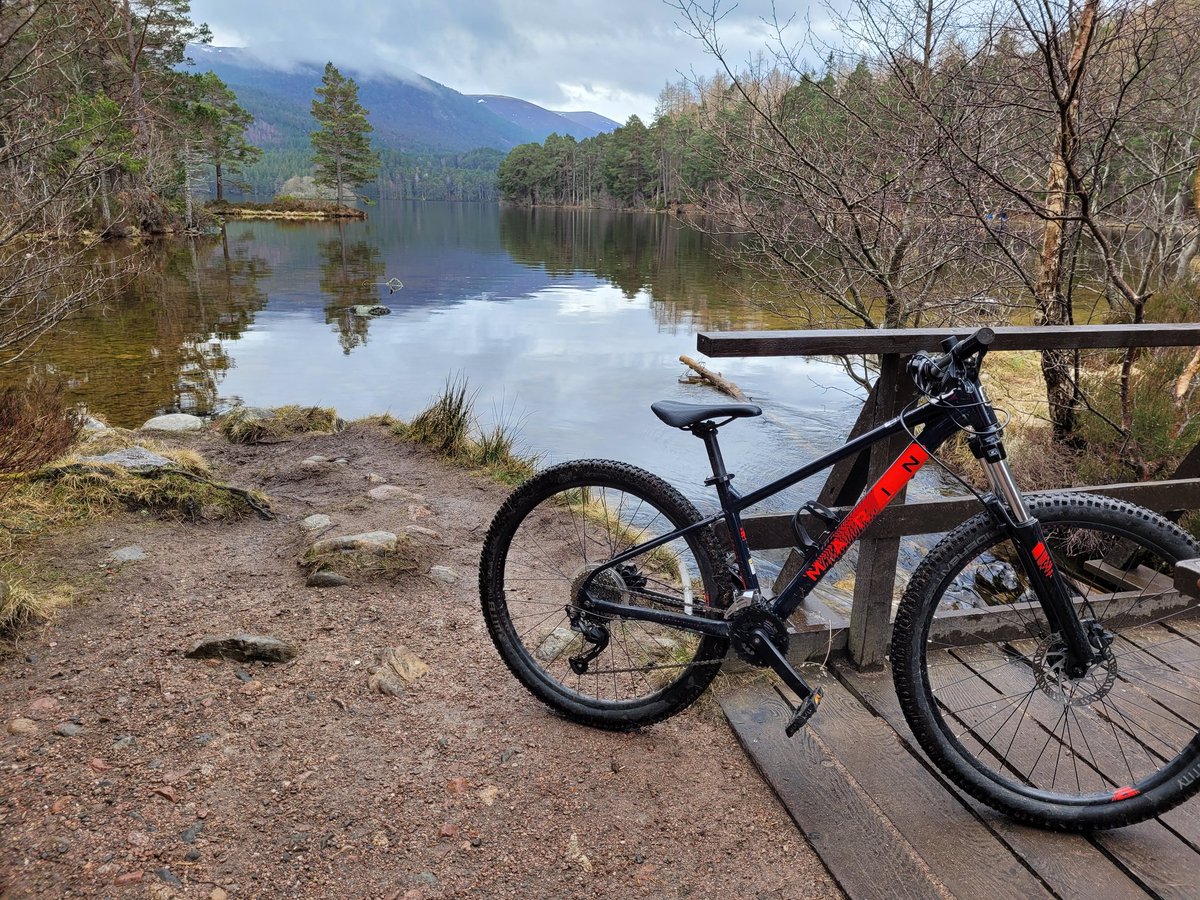 Loch an Eilein. Start the day with a run, end with a cycle. #rothiemurchus #inverdruie #inyourelement 💜