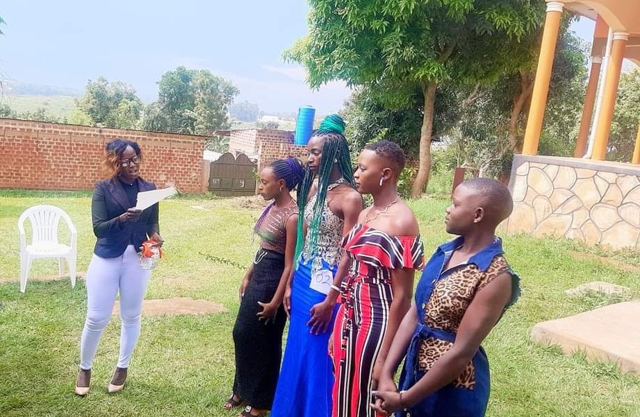 Wakiso_Yaffe's tweet photo. Day spent in Mpigi with the girls.✊
#empoweringwomen https://t.co/v0UZUKM3a5