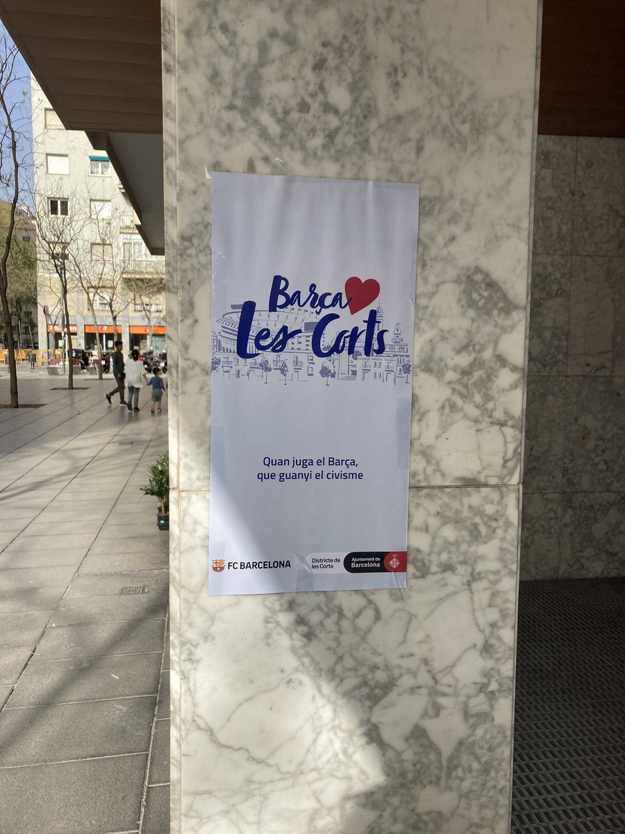 anna_sangra's tweet photo. Cartelleria als PORTALS de la Maternitat des de fa uns dies 🤷🏻‍♀️ crec que les veïnes no som les qui bevem al carrer 5h abans del partit. Potser millor Alguna acció als bars? Als espais verds? A la via pública en gral? Els qui hi vivim ho patim, no generem brutícia https://t.co/QFOHWSKdJa