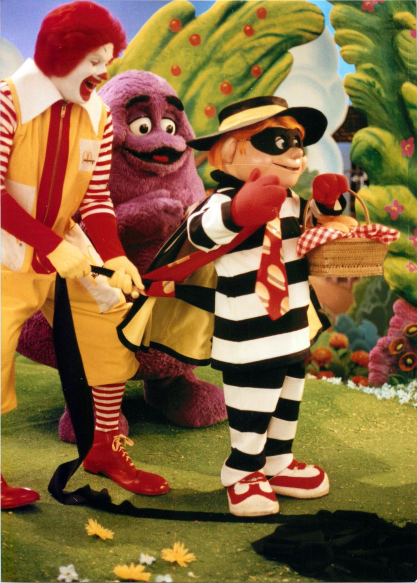 Itsmonicayooooo's tweet photo. New obsession: hamburglar https://t.co/bzOaKJNUWG