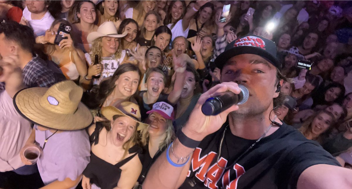 EmmaLahn's tweet photo. I’m not sure how anything could compare. @BrickStOxford, we love you @ConnerVSmith, we love you more. #BestBarBrickSt https://t.co/mXnh3w74W4