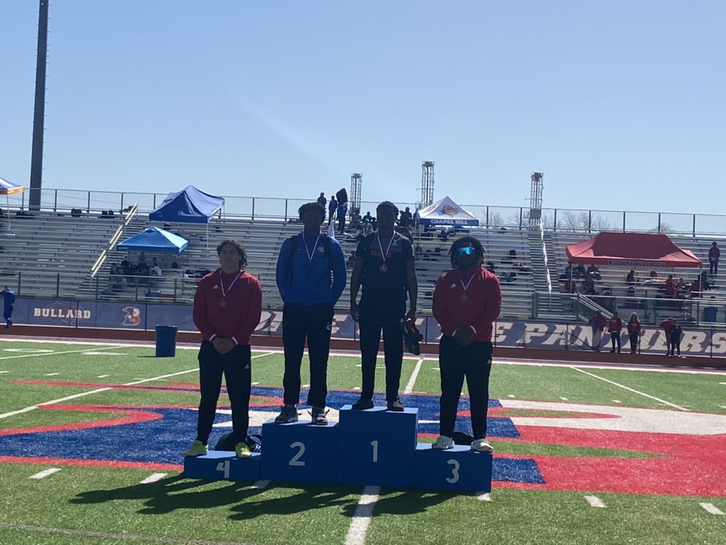 Another one on the bus to Area!

Congrats to <a href="/Keviyan7/">Keviyan⚡️🦍</a> on a 🥈 finish at District in Discus. PR’d with a throw of 137’