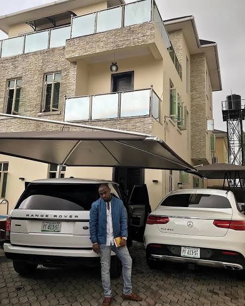 AfricaFactsZone's tweet photo. Davido buys a $6.030 million land in Africa's richest neighbourhood, Banana Island in Lagos State, Nigeria.

He bought a $1.5 million house in Banana Island in 2020.

He completed his $338,000 house in Lekki in 2017.

He gave a $109,000 house out in 2014.

He has a house in USA. https://t.co/QqeA4CEemv