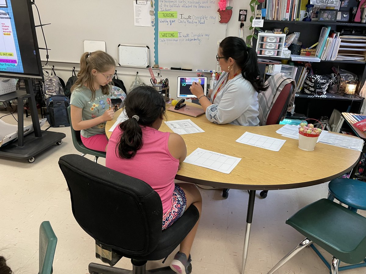 natariastx's tweet image. Amazing things happening in Ms. Mireles and Mrs. Garcia’s classroom at Robb Elementary! ⚡️ #BlendedUCISD #studentagency #PersonalizedLearning #EdTech #litUCISD @litUCISD