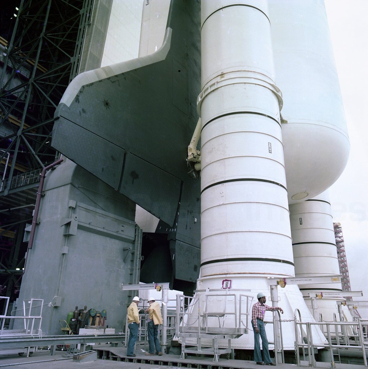 MANT_Astro's tweet photo. 🇭🇺
#űrsikló #JLPickering #Bisney
Ajánljuk J.L. Pickering és John Bisney könyvét az űrsiklókról - „Picturing the Space Shuttle: The Early Years”

🇬🇧
#spaceshuttle
We recommend J.L. Pickering and John Bisney's book on space shuttles - "Picturing the Space Shuttle: The Early Years" https://t.co/wJLGzBN8gD