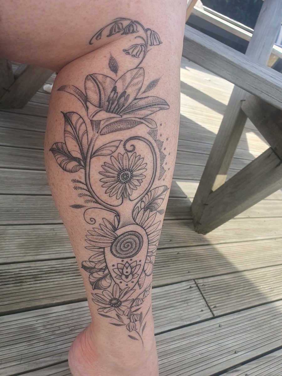 GIDee123's tweet photo. I highly recommend getting a Spiral Goddess tattooed on you....she will make your life magic!!!

#spiralgoddess #devinefeminie #femininemagic https://t.co/RRgu4a1Fh1