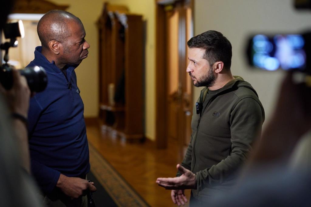 Tonight, I meet the ‘new Churchill.’ President Volodymyr Zelensky of Ukraine. We talk sanctions, European blood money for oil, war crimes, and hope for his people. ⁦<a href="/BBCOne/">BBC One</a>⁩ #bbcnewssix #bbcnewsten bbc.com/news/live/worl…