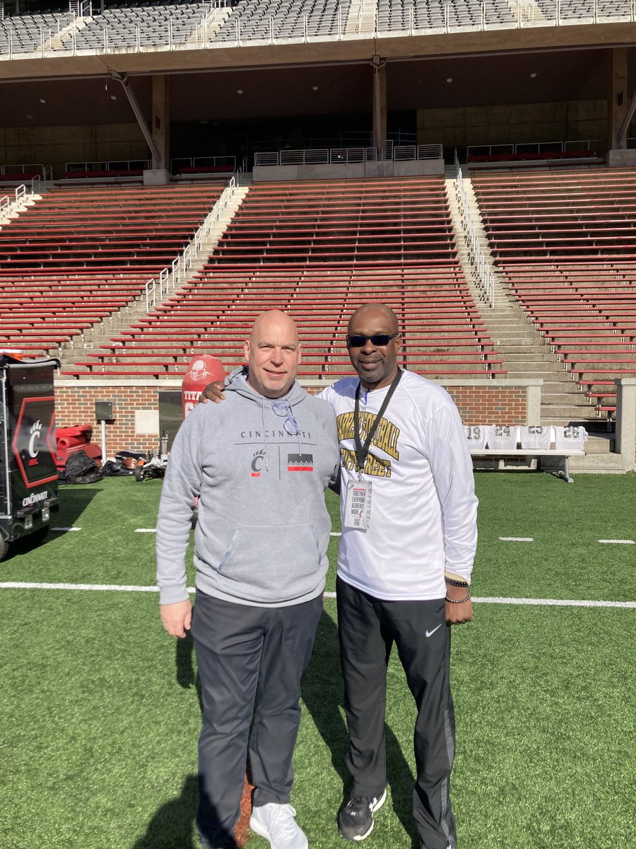 CoachSArnold's tweet photo. Good seeing Coach Peterson this morning at practice#tuffstreet https://t.co/wBGYAdFxkS