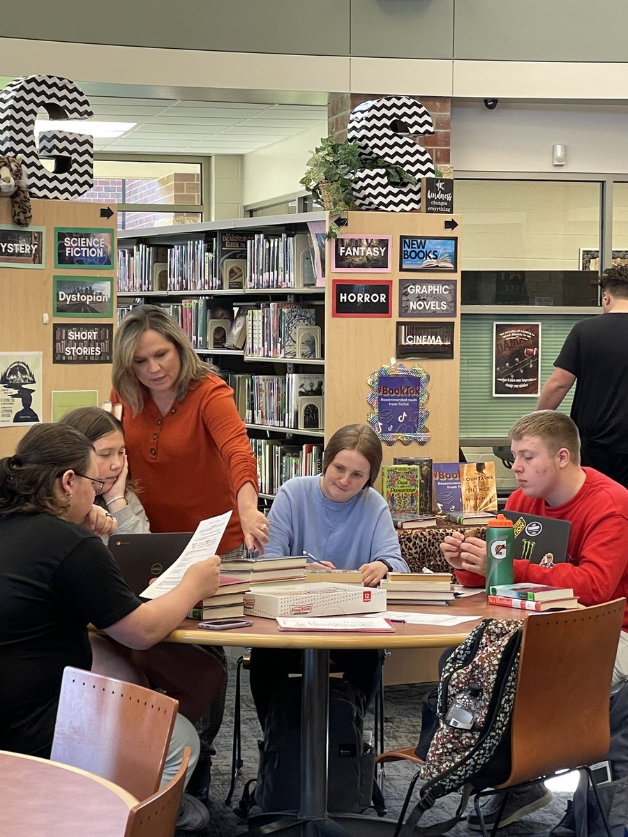 achs_library's tweet photo. Sophomores in @keepingclassics classes participate in #poetry month activities by creating book spine poetry. @AndoverSchools #usd385libraries https://t.co/X5Er3XBnYh