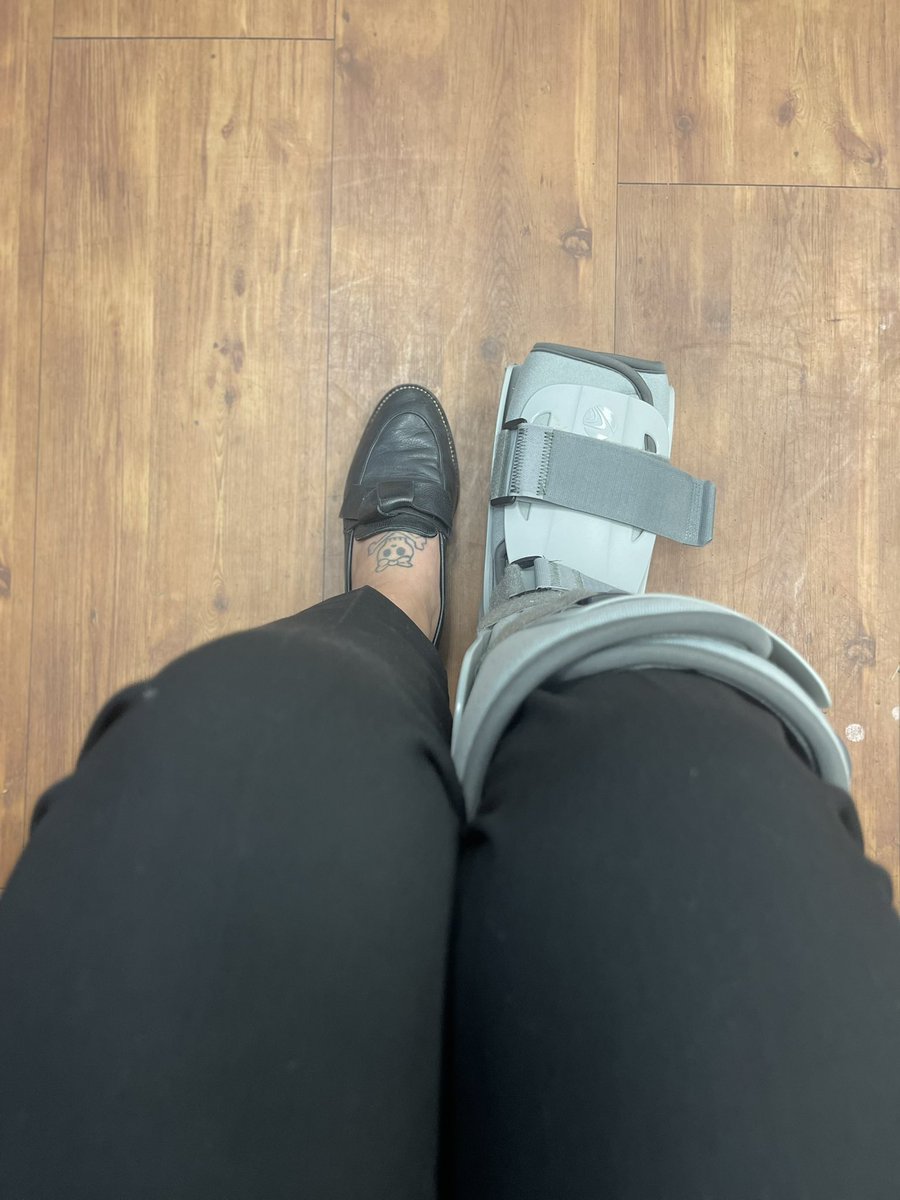 Guess who’s back, back again. Iykyk ☺️
Waiting on another set of X-rays.
