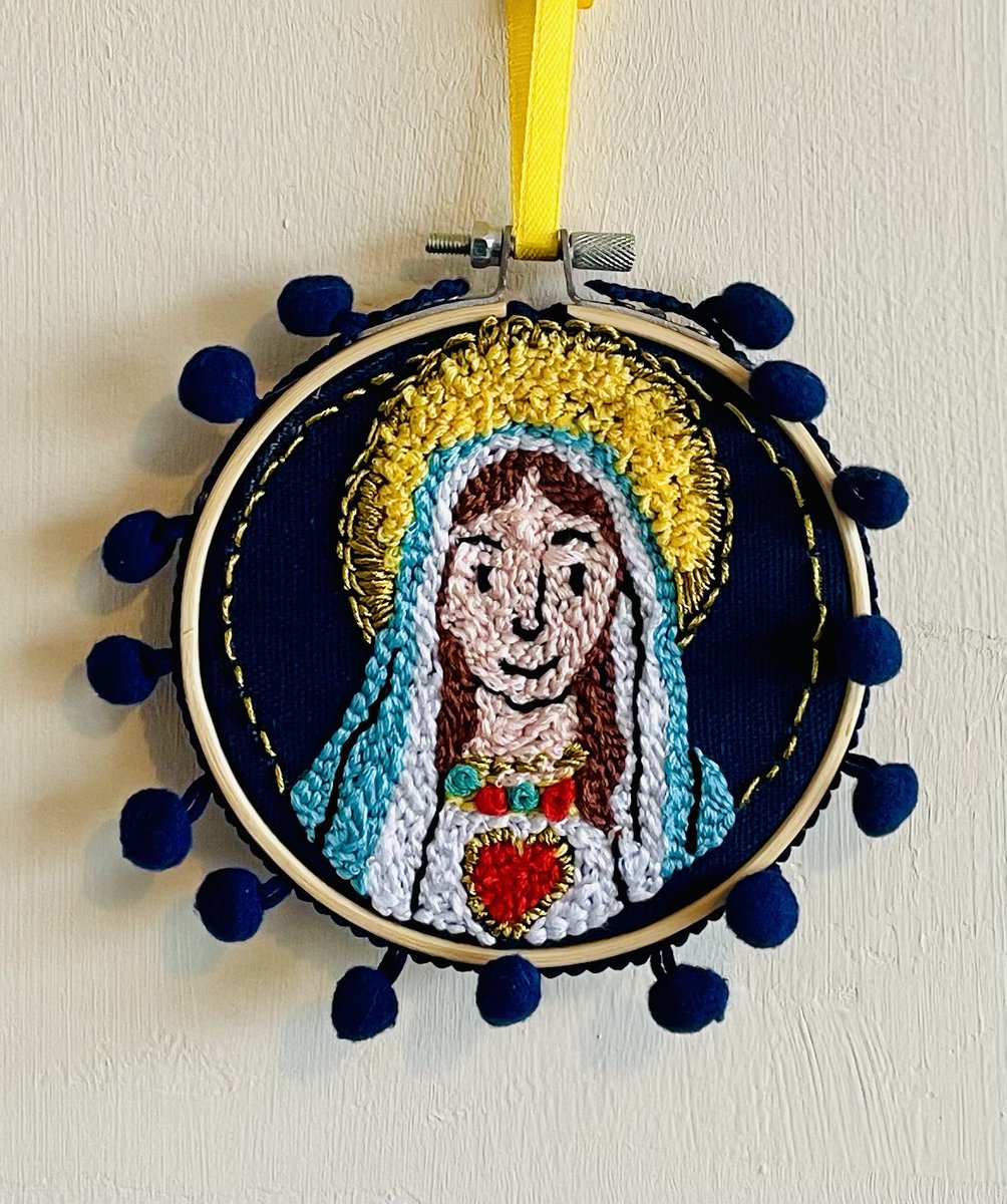lmclea2's tweet photo. My friend’s birthday is coming up and she collects religious icons of various kinds, so I made her a little punch needle Virgin Mary. Really fun making this one #punchneedle #embroidery #VirginMary #SacredHeart #religiousicon #portrait #thread #handcrafted #crafts https://t.co/BZ44x7hXbL