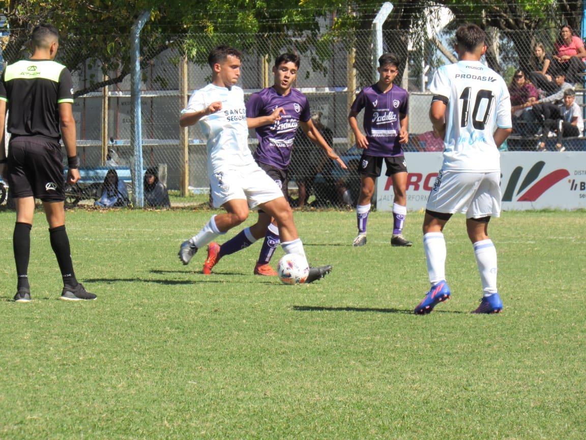 OficialAMSyD's tweet photo. #InferioresAFA Final del partido en Quinta División  ante Villa Dálmine. El equipo de Franco Mendoza goleó 6 a 1 con goles de Alejo Macellari, Bautista Tomatis, Lisandro Merlino, Mateo Flenche -2- y Valentín Luciani. https://t.co/q3T0fA3eJ7