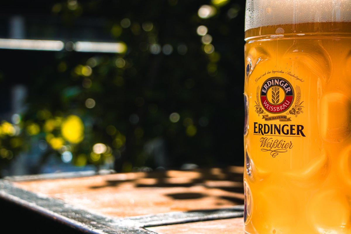 𝕊𝕌ℕ 𝕀𝕊 𝕊ℍ𝕀ℕ𝕀ℕ𝔾
Make the most of the sun with an ice-cold bevvy and get ready for the footy! 🍺