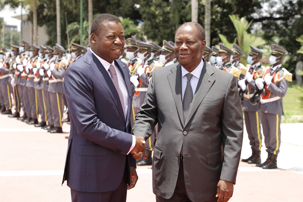Presidenceci's tweet photo. Le Président de la République @AOuattara_PRCI s’est entretenu, ce jeudi 14 avril 2022, avec son homologue togolais @FEGnassingbe qui effectue une visite d’amitié et de travail en Côte d’Ivoire. https://t.co/3QCDpvFY76