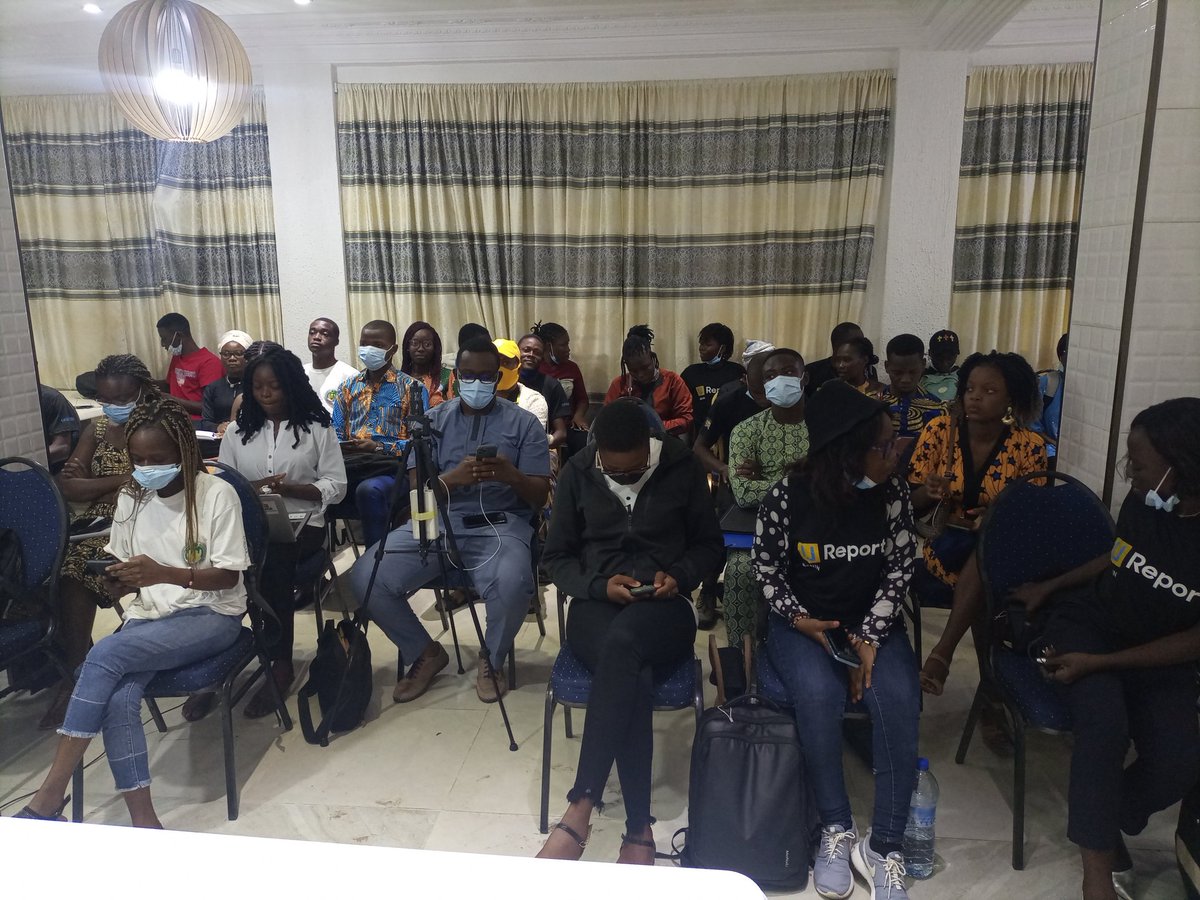 AyihounE's tweet photo. Trop d'informations autour de la vaccination contre la Covid-19.
Nous sommes avec Dr AFFO-SAKA Yolande cheffe service vaccination à l'ANSSP, pour faire l'état des lieux de la situation de la couverture vaccinale au Bénin.
Suivez-nous nous en temps réel....
#Wasexo 
@UNICEF_Benin https://t.co/RUk7fYKRnH