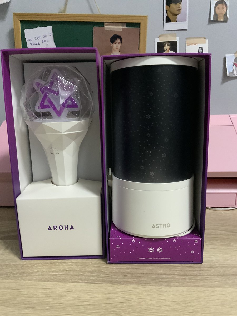 _JoannaCastillo's tweet photo. WTS LFB PH ASTRO LIGHTSTICK 
ROBONG VERSION 1 (with LAMP,BOX &amp; FREEBIES ) 
with stains and minimal scratch 
3,500 + LSF 

ROBONG VERSION 2 
2,500 + LSF 

ROBONG VERSION 1 Pouch 
800+LSF 

ON HAND
MOP: Gcash, Palawan, BPI
DOP: 4 days reservation 
MOD: J&amp;T, Shopee 
#ASTRO #아스트로 https://t.co/HaYKAlRz74