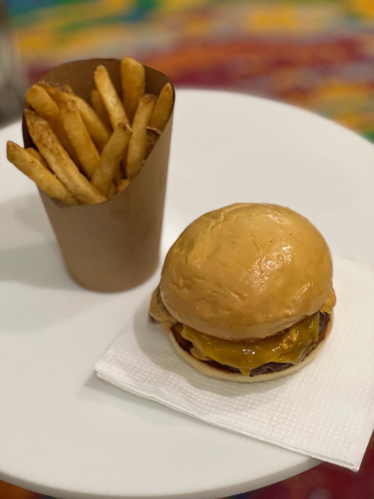 مساء/صباح الخيرأصدقائي المتابعين 
تجربتي في مطعم توماهوك | <a href="/Tomahawk_sa/">توماهوك TOMAHAWK</a> 
Weekdays:1:00PM-1:00AM
Weekends:1:00PM-2:00AM
طلبنا:توماهوك ٩٣ - بطاطس 
#تغطيات_تاد
📍الطلب:من تطبيق <a href="/JahezApp/">جاهز</a>