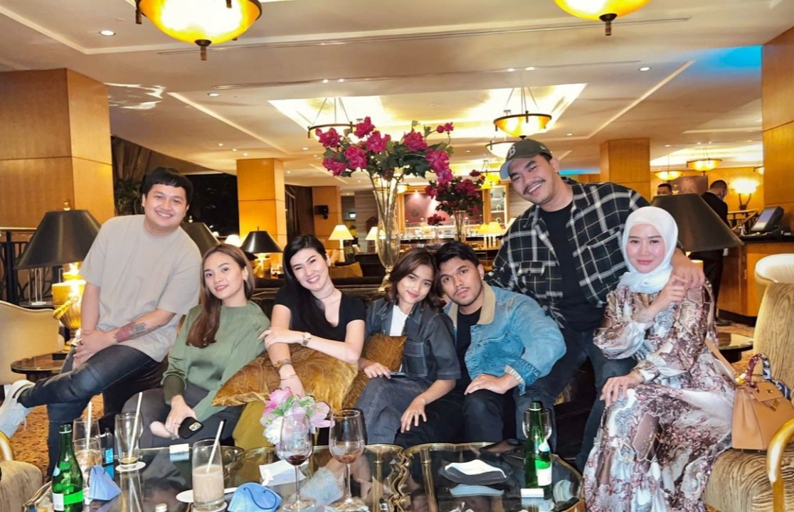 Keylanamira4's tweet photo. Lanjut donk #pamerayank ❤️🥰
Kasian yg #belummoveon 😂🤭 https://t.co/lgBm3G0GVq