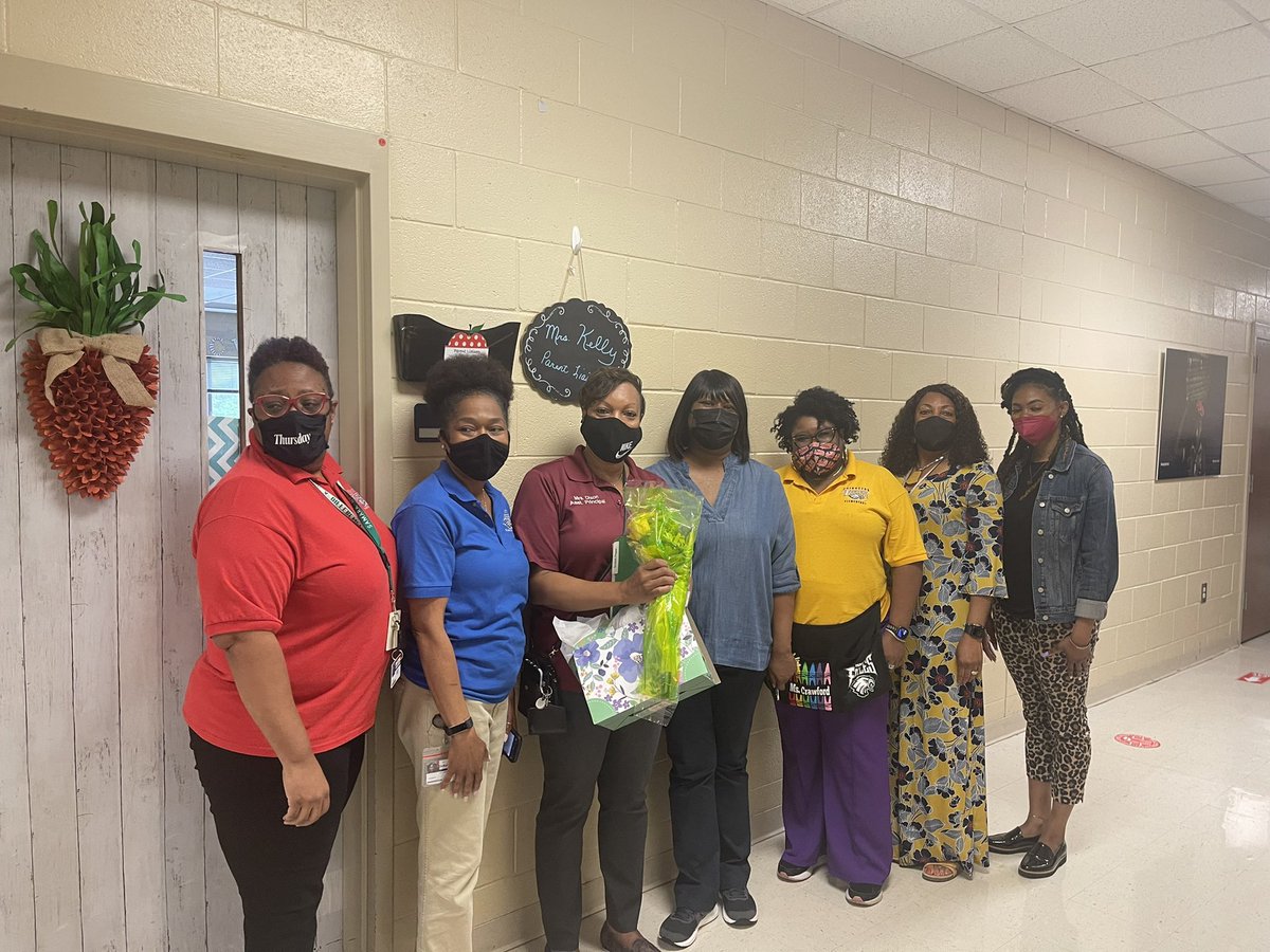 DrAdibShakir's tweet photo. Day 4: AP Appreciation Week π! Team @PES_DCSD is on π₯ with surprising and celebrating our APs. I β€οΈβd seeing the surprised faces of our Rock βοΈAPβs. #APWeek2022 @DeKalbSchools @CWATSONHARRIS @3_dekalb https://t.co/IQ1ebVEgCY