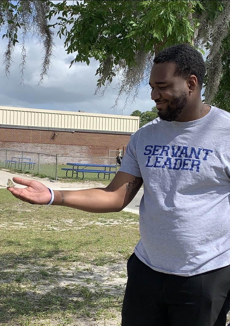 crnjrdn's tweet photo. I’m not sure who was more excited for our #butterflyrelease. @SamB2825 @PTEDolphins @ElemSci #VCSscientists. https://t.co/lkuajM1RlR