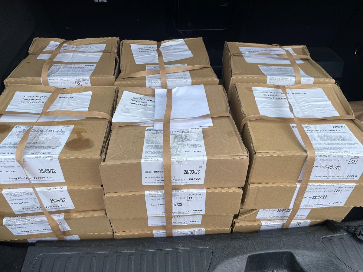 Jill_Chart's tweet photo. Yesterday Mary from Family Food Action collected 90 pies from @pieminister in a #LittleActofPieness delivered to @FelixRoadAPG to add some cheer to the Easter holiday 👏👏👏 https://t.co/PYmCsUDJLy