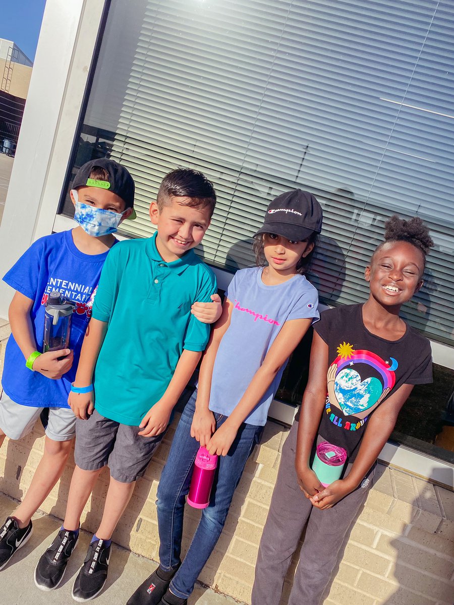 MrsWilliams_MBE's tweet photo. It’s a *super* day for Super Kids Day! ❤️ Thanks so much to our PTO for all of their help so these awesome kiddos could have an unforgettable day in the sunshine. ☀️ #BetterTogether @HumbleISD_CE https://t.co/yNWslLaIEL
