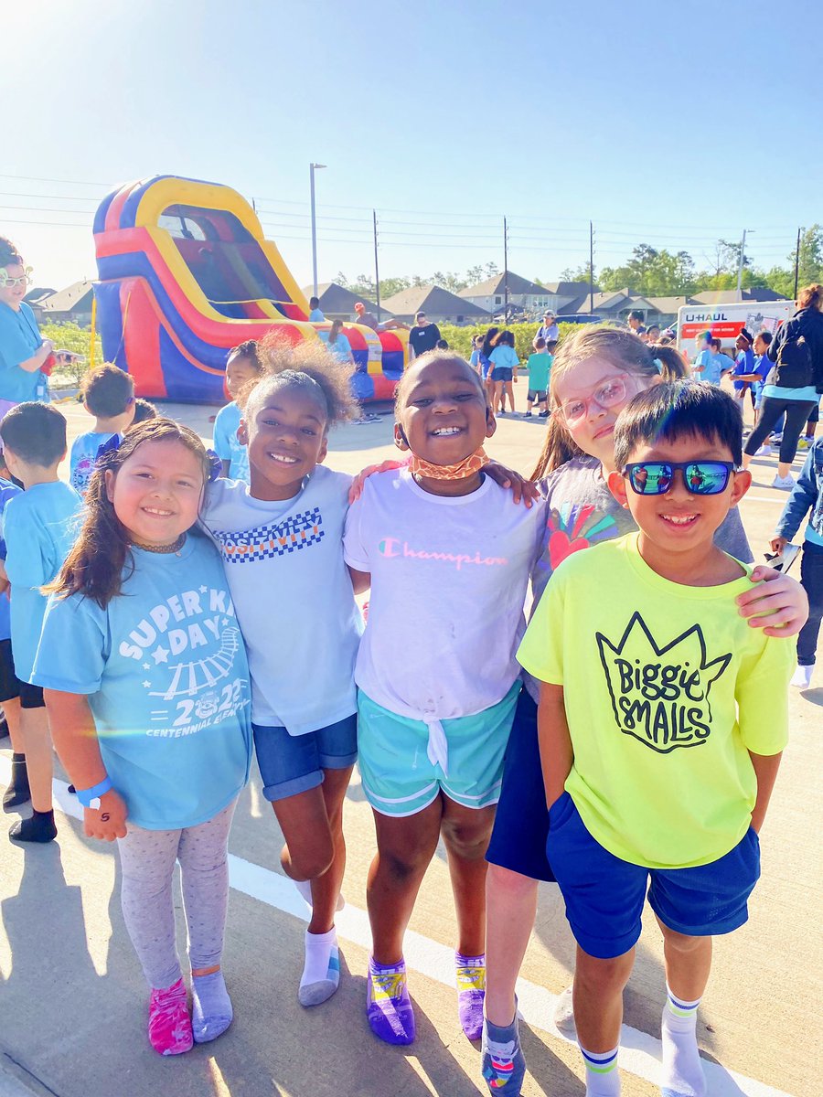 MrsWilliams_MBE's tweet photo. It’s a *super* day for Super Kids Day! ❤️ Thanks so much to our PTO for all of their help so these awesome kiddos could have an unforgettable day in the sunshine. ☀️ #BetterTogether @HumbleISD_CE https://t.co/yNWslLaIEL