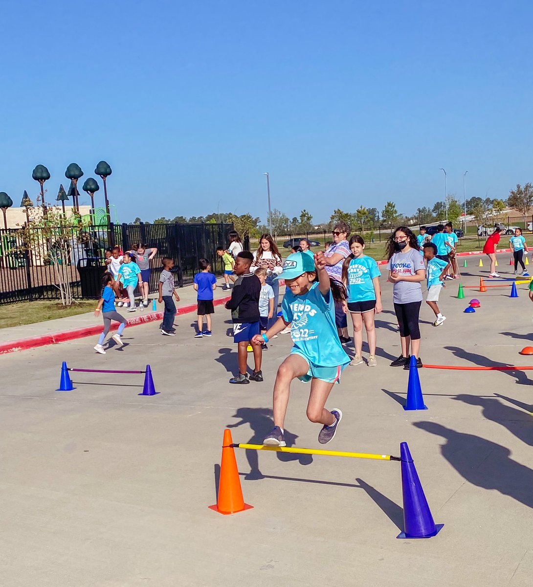 MrsWilliams_MBE's tweet photo. It’s a *super* day for Super Kids Day! ❤️ Thanks so much to our PTO for all of their help so these awesome kiddos could have an unforgettable day in the sunshine. ☀️ #BetterTogether @HumbleISD_CE https://t.co/yNWslLaIEL