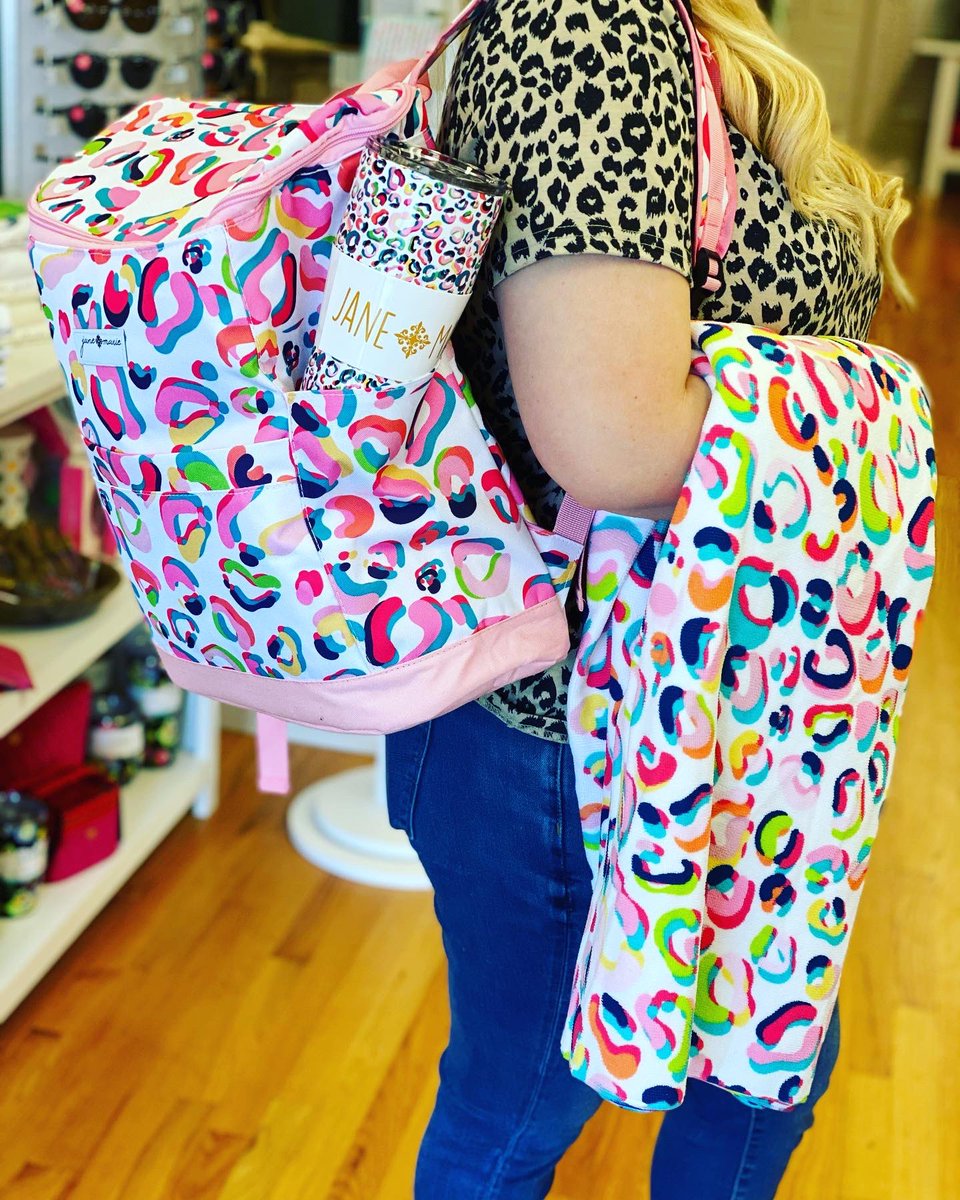 Shop_Julies's tweet photo. Beach Anyone? 🏖

#shopjulies #beach #Summer #bags #totes #beachtowels #tumblers #sets #Swig #JaneMarie #VivandLou #shopping #shopsmall #shoplocal #almaga https://t.co/ajDkMmXRly