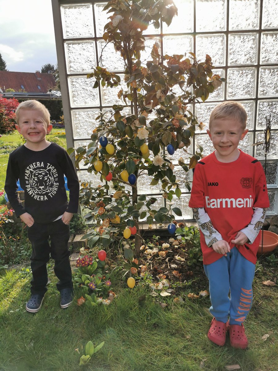 vkennedy382's tweet photo. Hi Mrs Bradley! We've just made an Easter tree in our grandparents' garden in Germany. It's a German tradition 🥚🐣@Y1StocktonWood https://t.co/tNW5Brrkrp