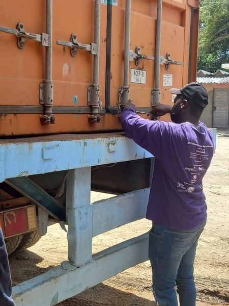 La Unidad Empresarial de Base Mayorista 803 de Chambas, Ciego de Ávila, recibe los productos para la confección de los módulos de donativos en ese municipio.
#ComercioCuba #Cuba #CubaViveYTrabaja 
<a href="/PresidenciaCuba/">Presidencia Cuba 🇨🇺</a> <a href="/MMarreroCruz/">Manuel Marrero Cruz</a> <a href="/JorgeLuisTapiaF/">Jorge Luis Tapia Fonseca</a>