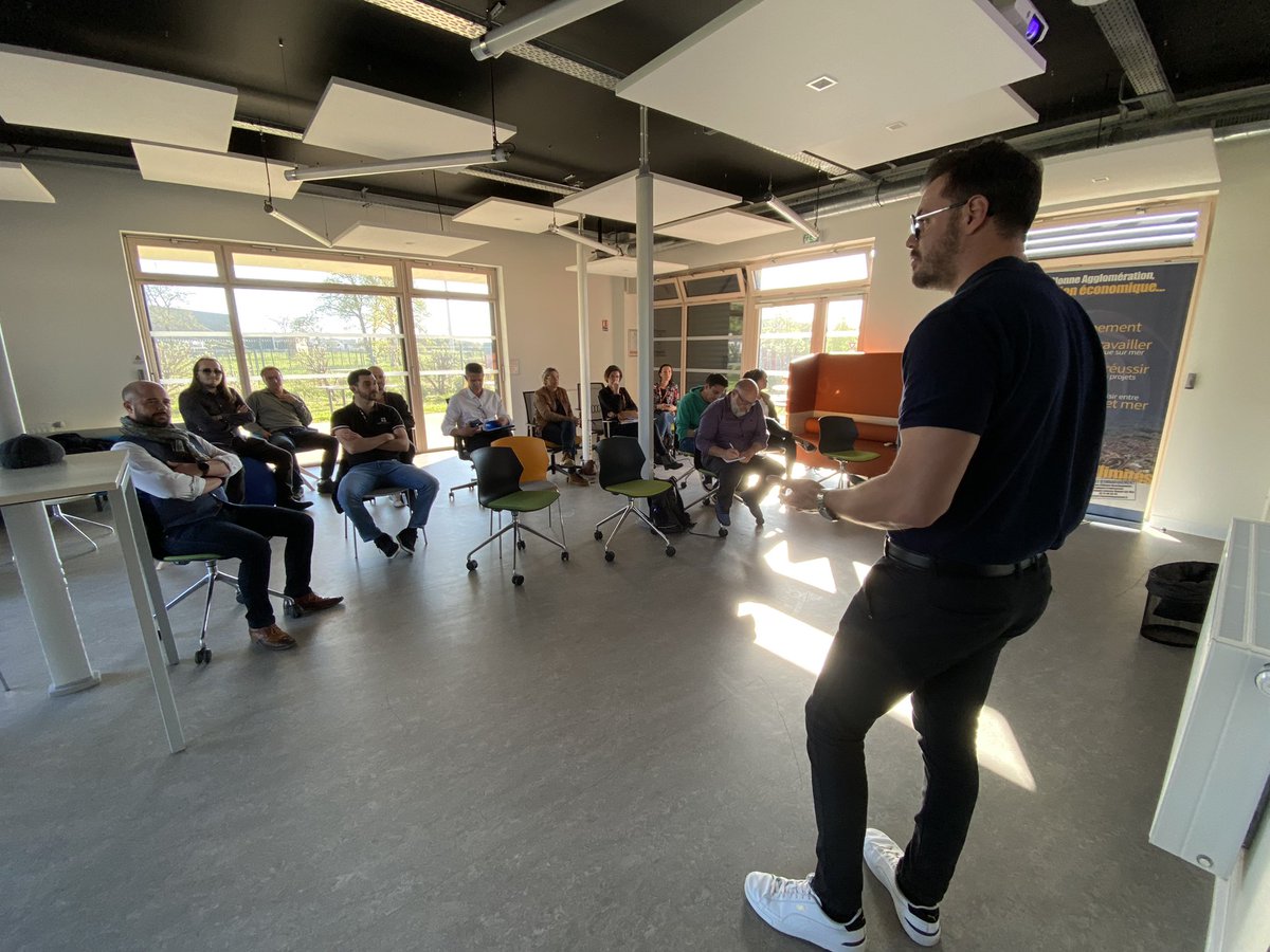 NumerimerA's tweet photo. Conférence sur la blockchain et les cryptomonnaies c’est en ce moment à Numerimer et c’est présenté par @VeriTise ! https://t.co/AbJnRL1dOh