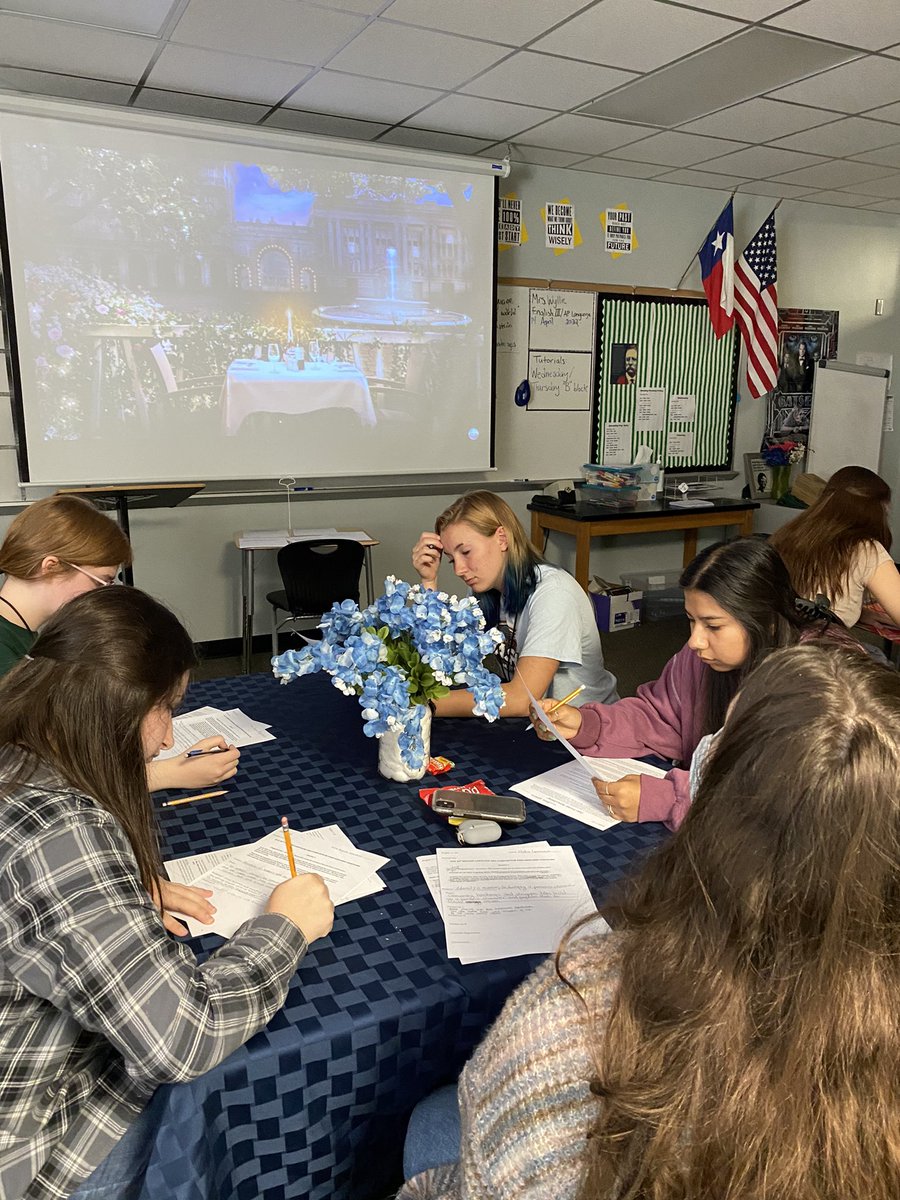 WyllieAbby's tweet image. AP Language doing some argument prompt “speed dating” with ambience today!#APLanguage #WeAreKPark @kphs_english