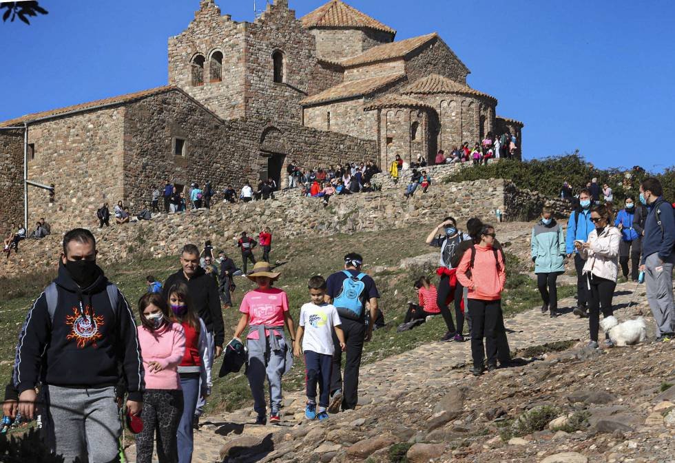 Aquesta Setmana Santa és de preveure que es reproduiran els problemes de #massificacióturística en molts d'espais naturals del país, en particular aquells que formen part del sistema d'espais naturals protegits. Obro fil per explicar perquè perdura el problema i els seus remeis⤵️