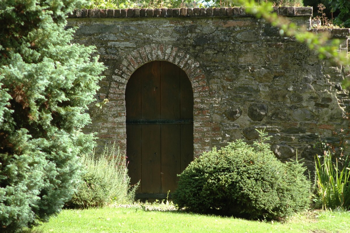 DrenaghGardens's tweet photo. Explore Our Gardens: The Walled Gardem🌿
When exploring our grounds you will come across The Walled Gardens. These gardens are traditionally built to shelter crops from wind and frost (with the added benefit of being visually stunning of course). 👩🌾
#Drenagh #DrenaghGardens https://t.co/AHybkMkZCJ