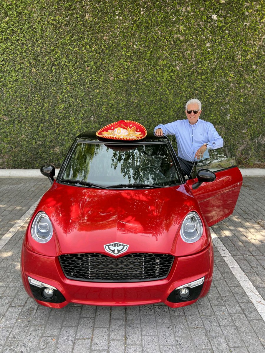 Con ustedes, el primer <a href="/zacuaoficial/">ZACUA</a> que se entrega en Monterrey.

"Uno de los objetivos de #Zacua, además de proveer autos cero emisiones, es promover y presumir a México 🇲🇽 en el mundo entero 🌎" comenta <a href="/Nazareth_Black/">Nazareth Black</a>, CEO de la primera empresa mexicana de autos eléctricos