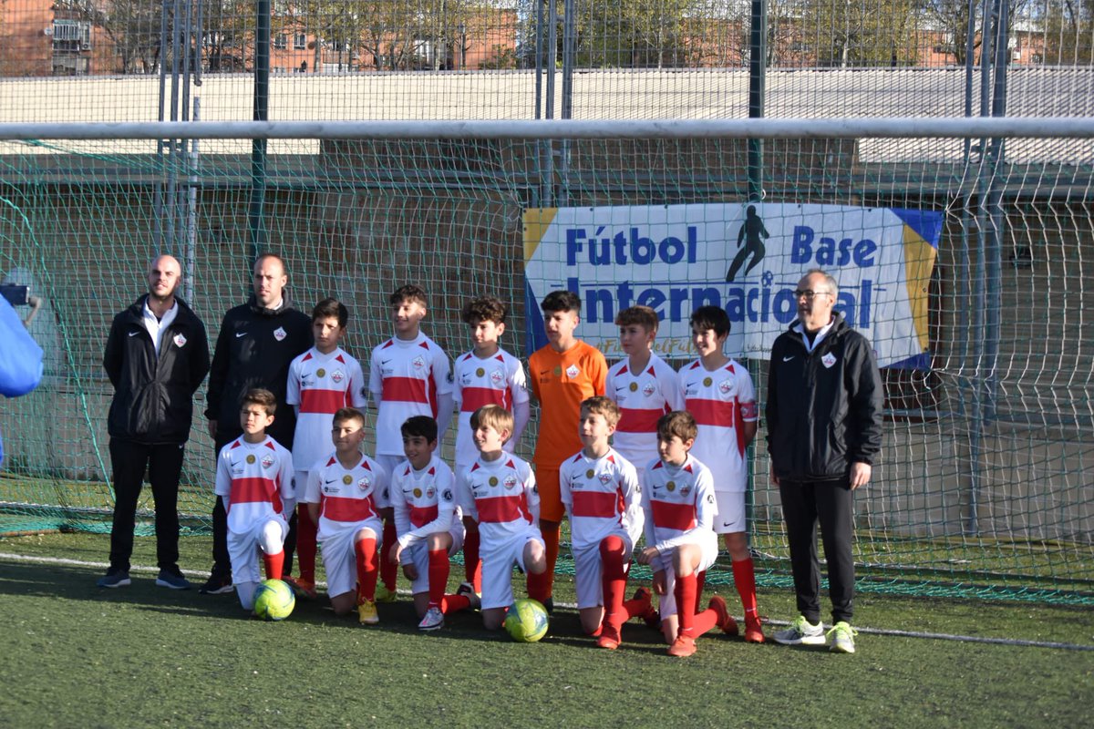 UDSanse's tweet photo. 🅲🅰🅽🆃🅴🆁🅰 🆂🅰🅽🆂🅴🆁🅰

🏆 @MadridintCup 🏆

🇵🇱 Alevín “A” 😍

#VamosSanse
#CanteraSansera https://t.co/Z70MiR0AyJ