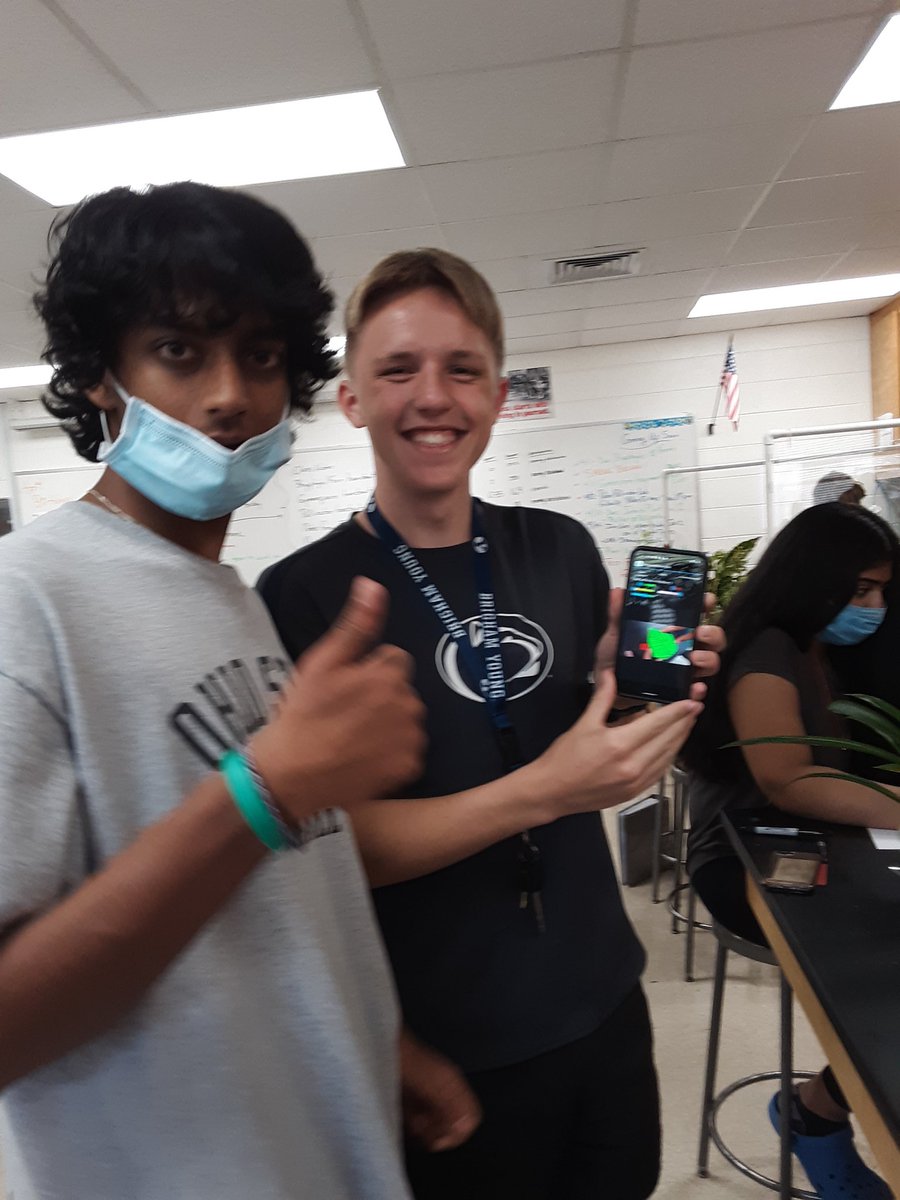 BiologyGsst's tweet photo. @NHREC_VA Biology students use the Easy Leaf App to measure leaf diameter as they calculate stomata density on leaves of various plants. #nhgsst #nhrec_gsst https://t.co/qvQ155xdJQ