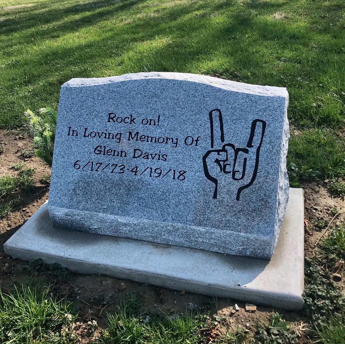 PhotoFlowJames's tweet photo. What an amazing Thursday morning… my dads headstone IS FINALLY HERE!!! This upcoming Tuesday will be exactly 4 years since his passing. So the timing is perfect. Love and miss you so damn much dad!! @temple_sonic 🤘🏻🖤 #RestEasyDad https://t.co/vdNa2OBJzC