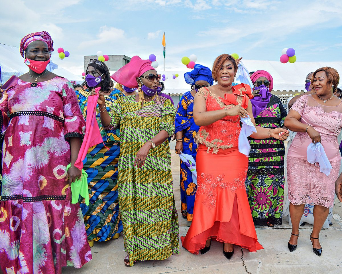 Chaque jour est une belle opportunité de célébrer la vie. 
Chaque femme est une belle occasion de célébrer la vie. 
Nous sommes la vie.

Mentionne une femme que tu voudrais célébrer et honorer ce jour.